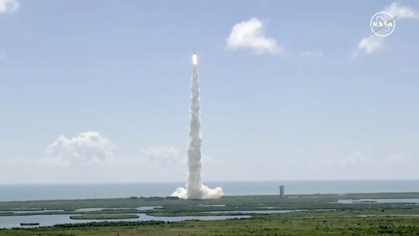 波音“星际客机”开启载人首飞！即将前往国际空间站  第1张