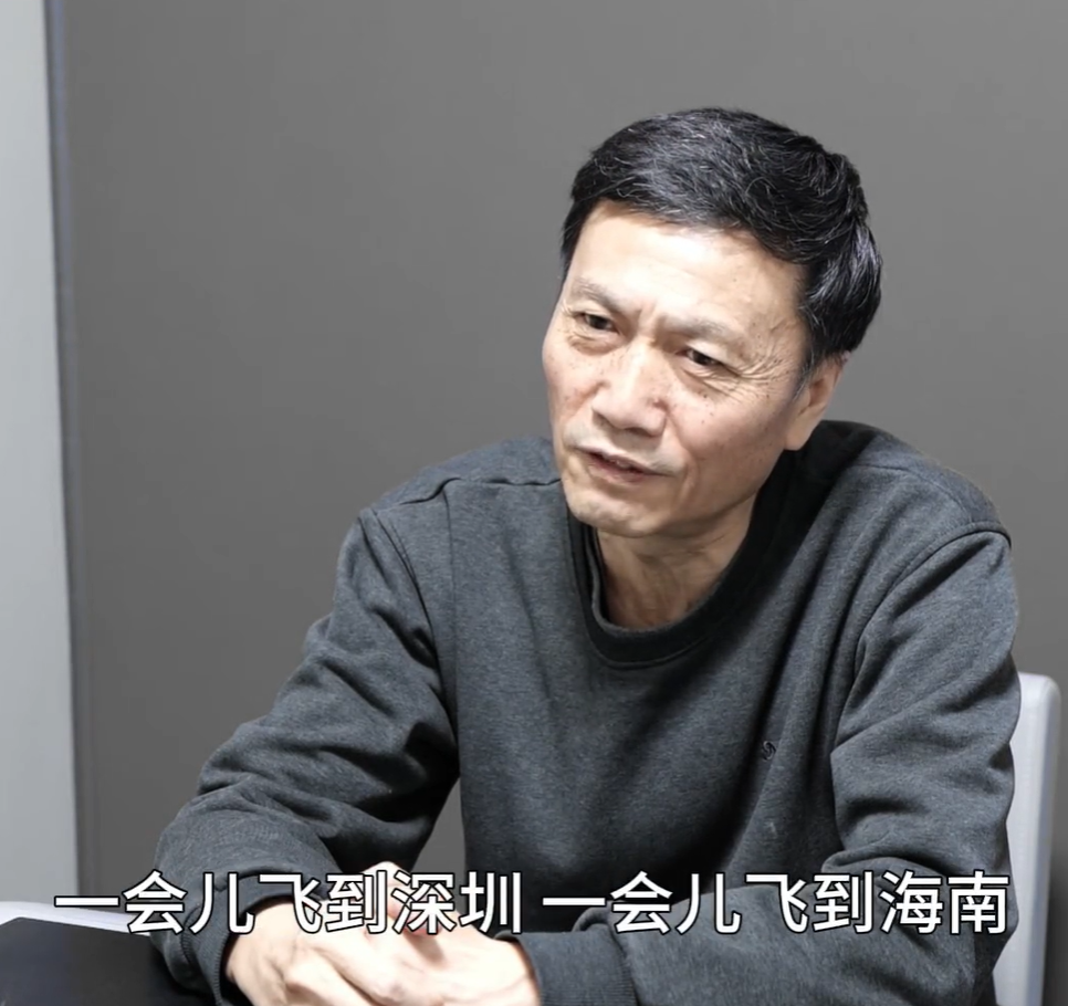 落马厅官出镜忏悔：痴迷高尔夫，一会儿飞深圳，一会儿飞海南！“第二天还在琢磨昨天打牌怎么输了”  第1张